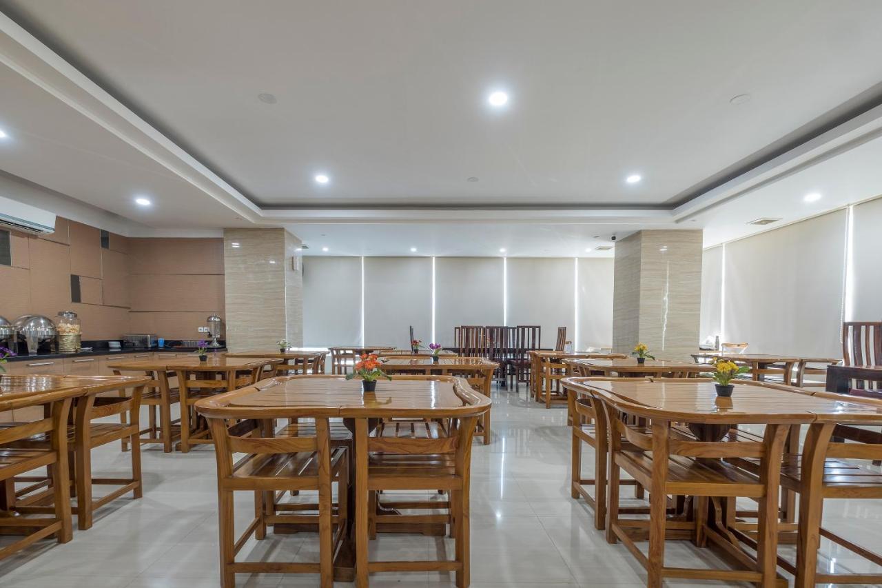Oyo 1114 Hotel Denpasar Makassar Eksteriør billede