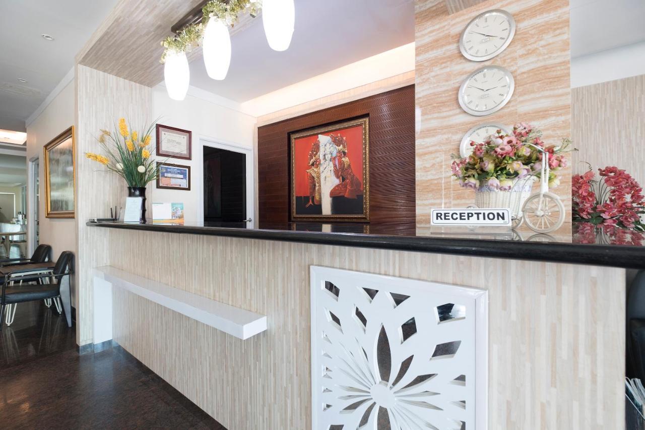 Oyo 1114 Hotel Denpasar Makassar Eksteriør billede