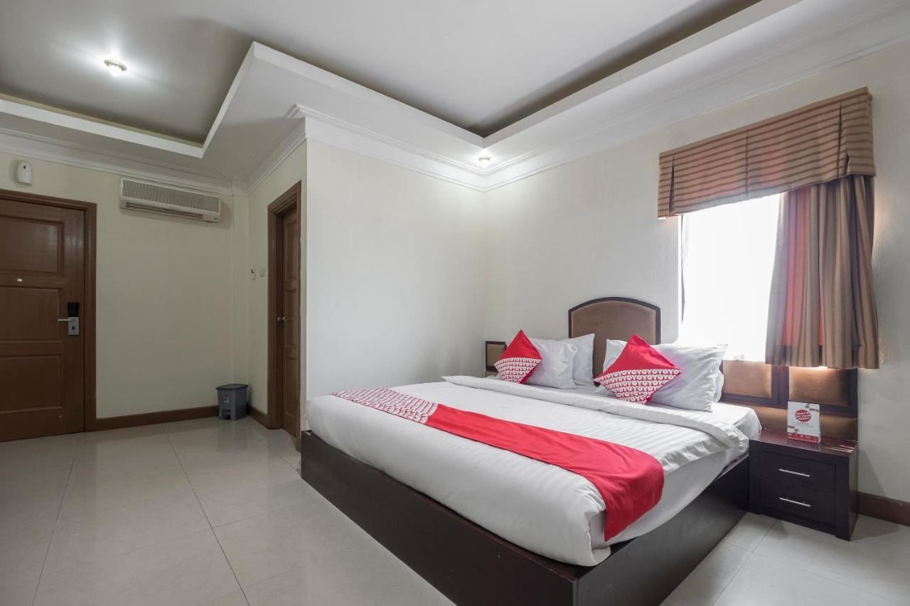 Oyo 1114 Hotel Denpasar Makassar Eksteriør billede
