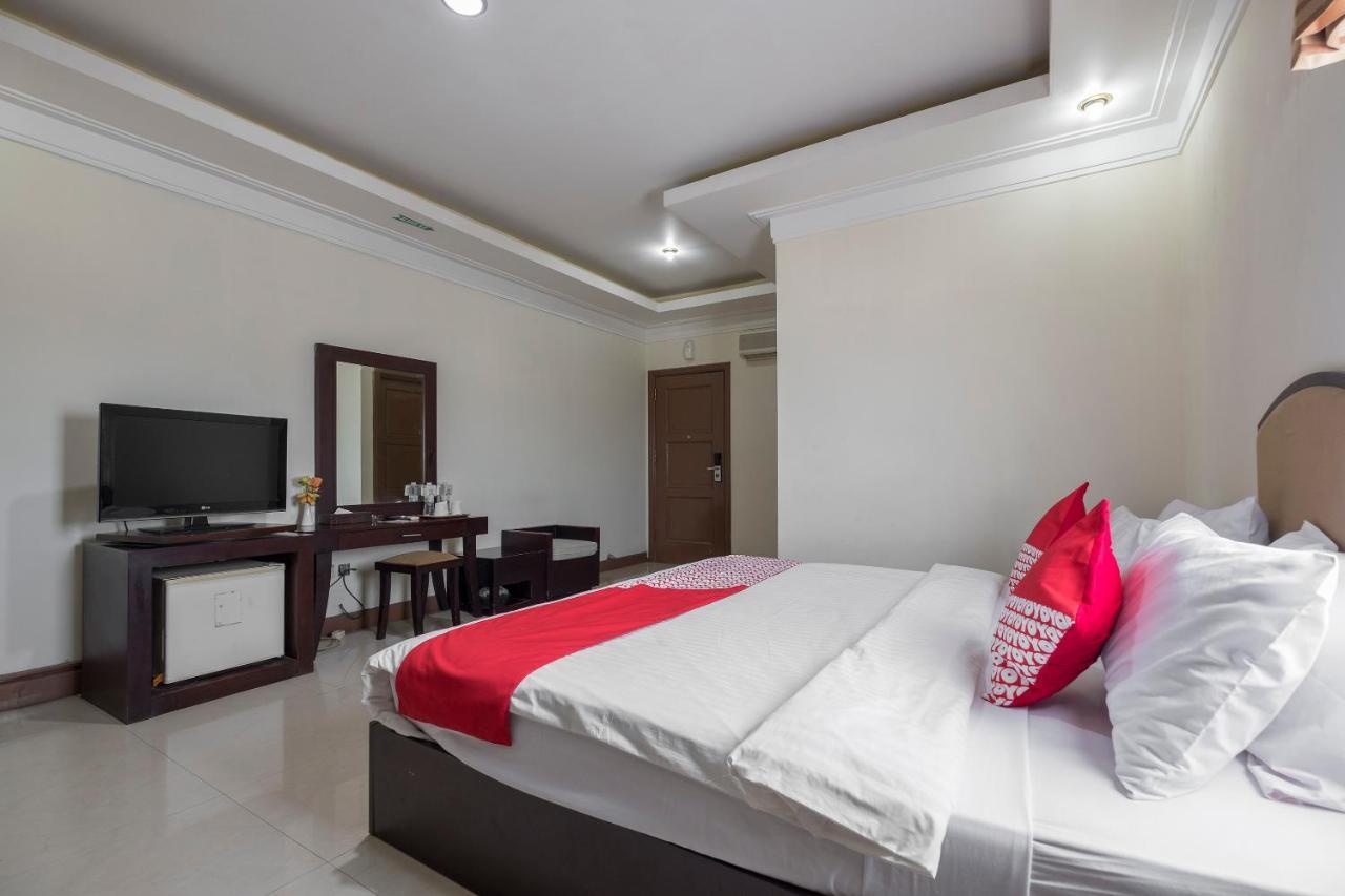 Oyo 1114 Hotel Denpasar Makassar Eksteriør billede