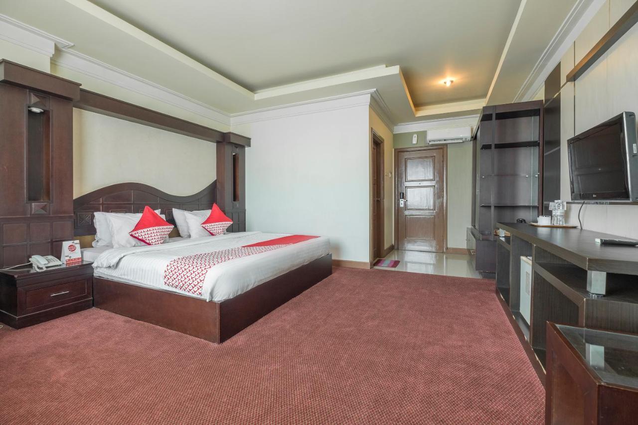 Oyo 1114 Hotel Denpasar Makassar Eksteriør billede