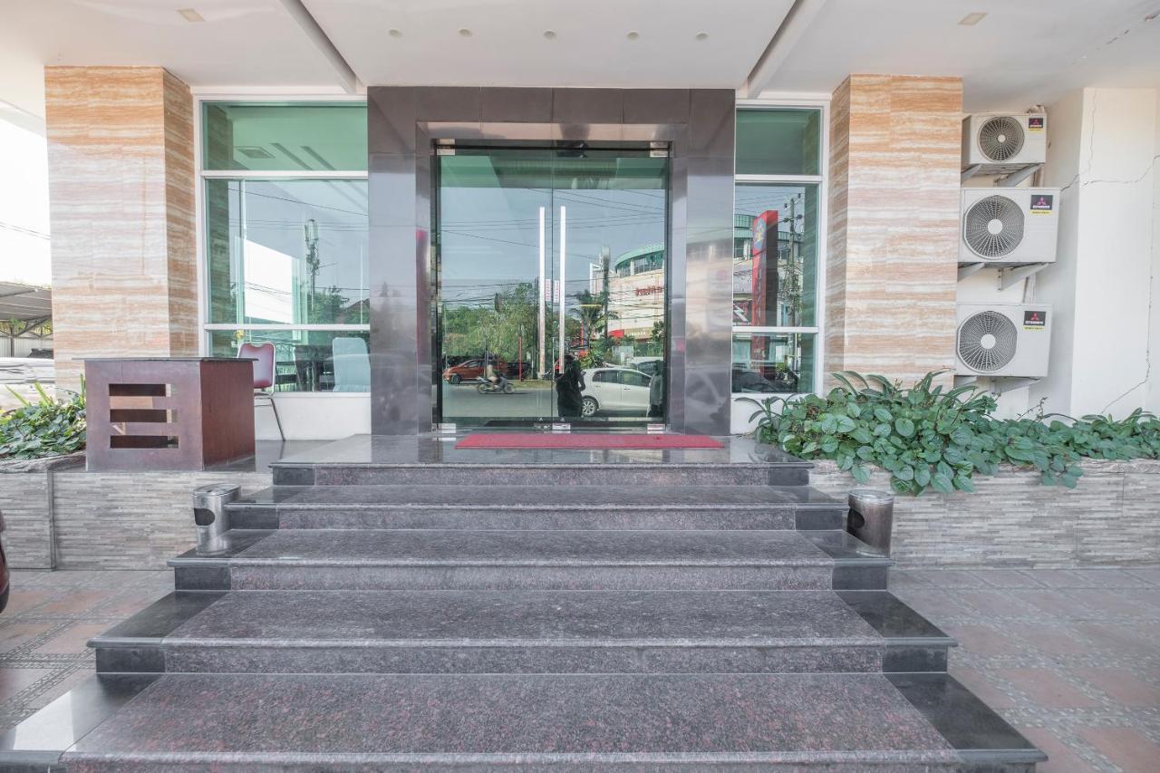 Oyo 1114 Hotel Denpasar Makassar Eksteriør billede