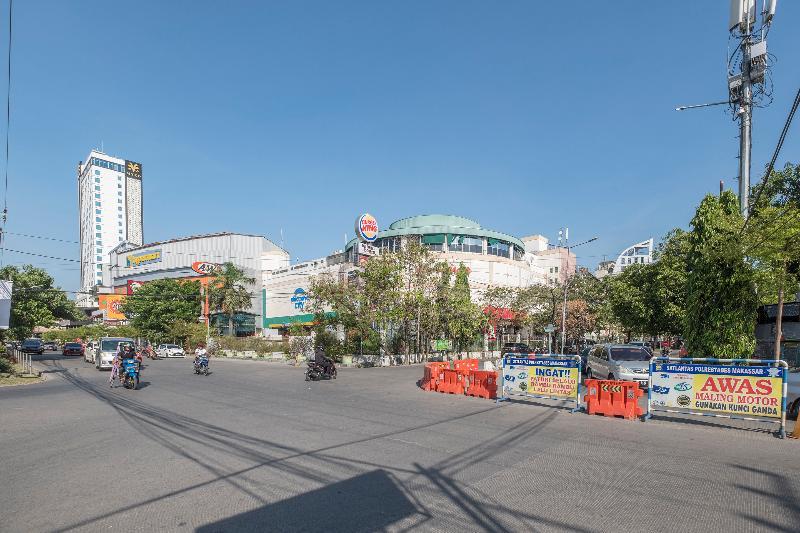 Oyo 1114 Hotel Denpasar Makassar Eksteriør billede